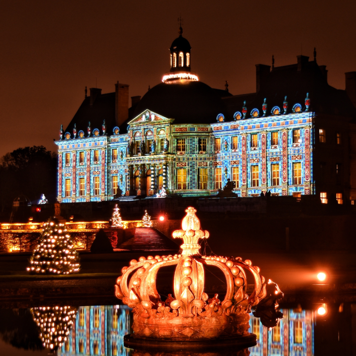 chateau vaux le vicomte la nuit avec ses illuminations