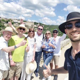 direction of the village of ochre Provence
