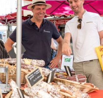 Discover a farmer market in Provence